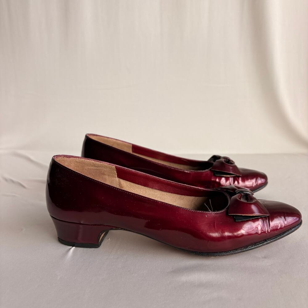 Vintage Salvatore Ferragamo Burgundy Patent Leather Bow Heels - 90s, 7.5